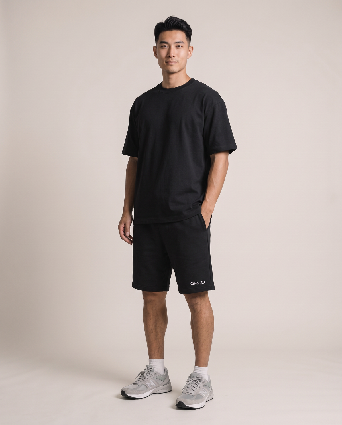GRUD Oversized Shorts in black, above-knee length